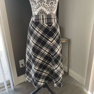 below the knees Skirt